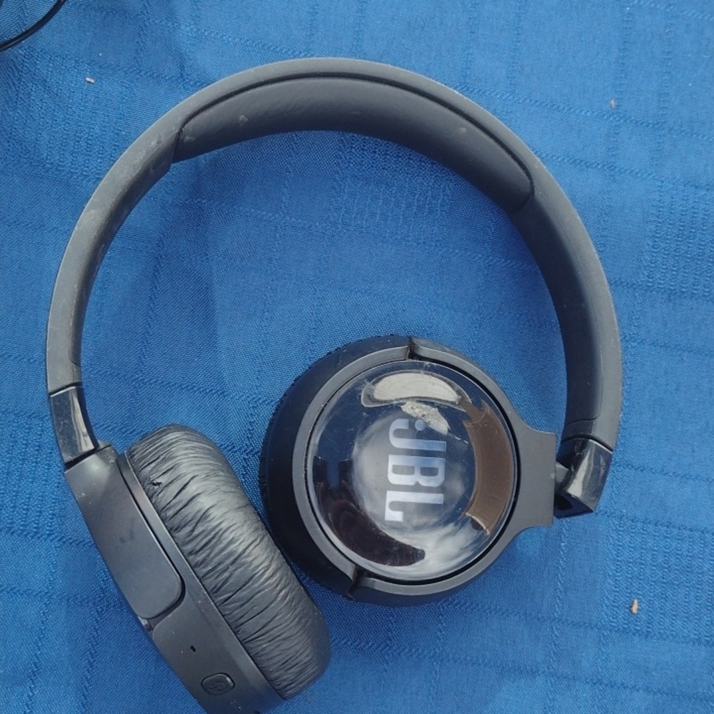 - JBL Headphones NWOT